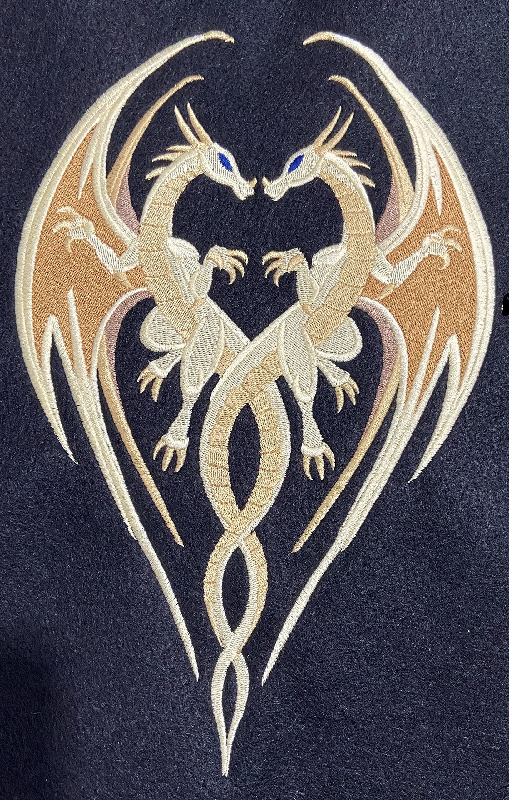 Parche bordado personalizado para planchar o coser con dragones entrelazados en Mythos [17,3 cm x 26,7 cm]