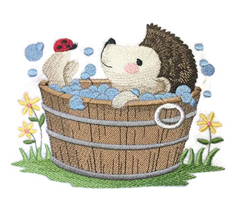 Naturaleza entretejida en hilos, increíble reino animal bebé [Baño en el bosque - Erizo] [Personalizado y único] Parche bordado para planchar o coser [5.86" x 4.76"] [Hecho en EE. UU.]