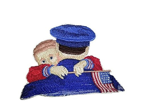 Parches patrióticos personalizados y únicos "Dios bendiga a Estados Unidos" [Soldado con niño] Parche bordado para planchar o coser [5" x 3.62"] [Hecho en EE. UU.]