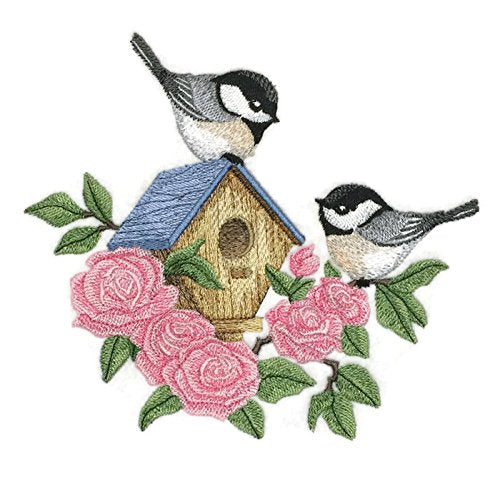 Naturaleza entretejida en hilos, increíble casa de pájaros con carbonero floreciente [Personalizado y único] Parche bordado para planchar o coser [6.9" x 6.26"] [Hecho en EE. UU.]