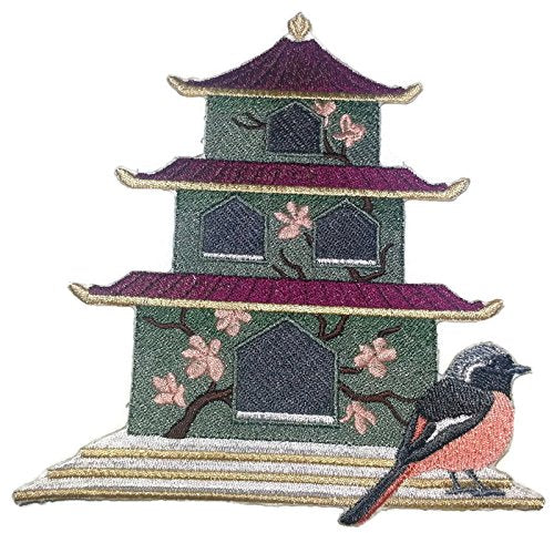 Casa para pájaros única y personalizada, increíble [Casa para pájaros japonesa con colirrojo dauriano] Parche bordado para planchar o coser [6,5" x 5,1"] [Hecho en EE. UU.]