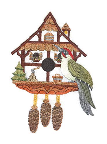 Parche bordado para planchar o coser BeyondVision, personalizado y único, con una increíble casa para pájaros [Casa para pájaros alemana con madera verde euroasiática] [18,5 cm x 13,5 cm] [Hecho en EE. UU.]