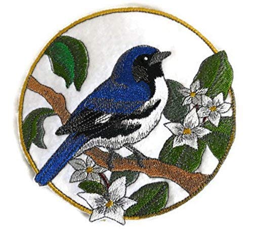 Naturaleza entretejida en hilos, Reino de las aves asombrosas [Reinita azul de garganta negra y Mayflowers] [Personalizado y único] Parche bordado para planchar o coser [5" x 5"] [Hecho en EE. UU.]