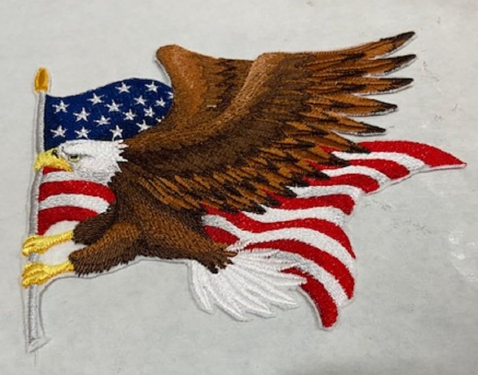 Parche bordado para planchar o coser, personalizado y único, con motivos patrióticos (águila en vuelo y bandera de EE. UU.) [18 cm (ancho) x 19 cm (alto)]