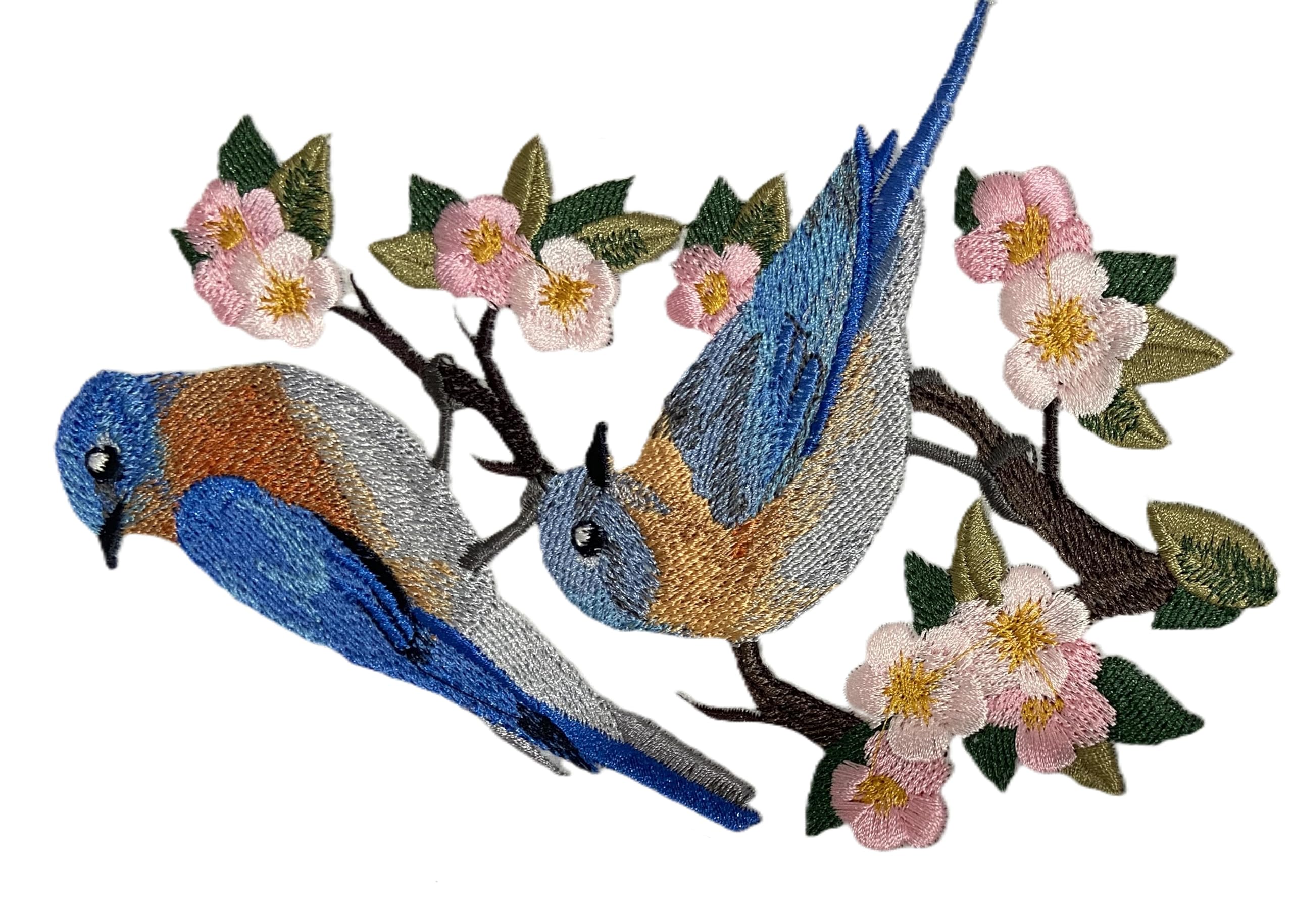 Parche bordado para planchar o coser con pájaros azules orientales y flores de Beyond Vision (11,4 x 17,3 cm)