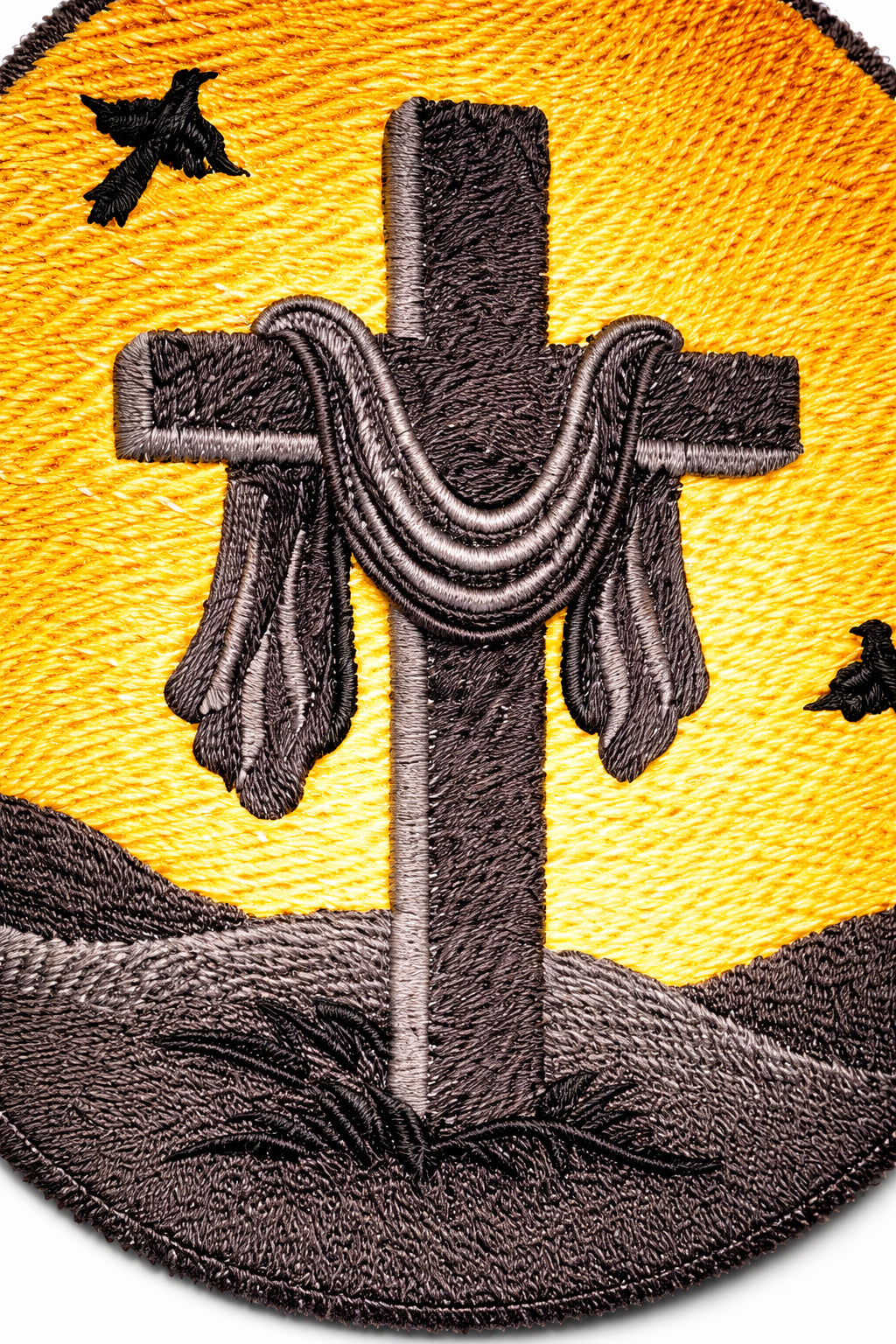 Parche bordado con silueta de cruz drapeada para planchar o coser [6,39" x 5,85"][Hecho en EE. UU.]