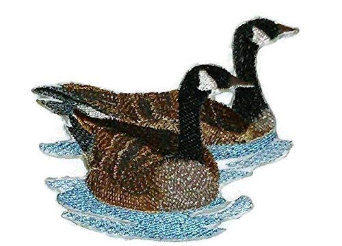 Naturaleza entretejida en hilos, Reino de las aves asombrosas [Pareja de gansos canadienses en el lago] [Personalizado y único] Parche bordado para planchar o coser [10 x 9,4 cm] [Hecho en EE. UU.]