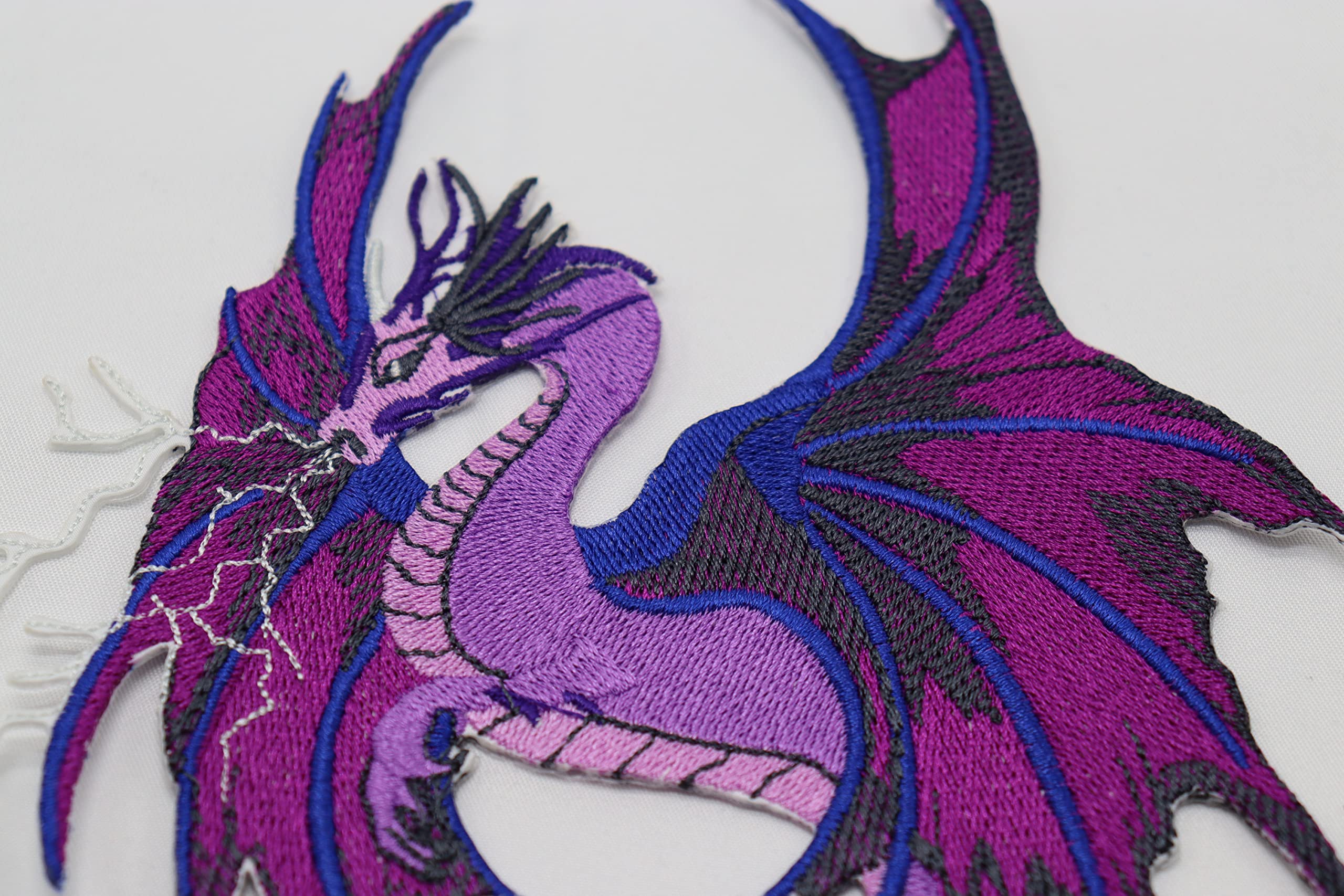 Parche bordado personalizado de dragón relámpago morado para planchar o coser [16,5 x 19,8 cm] [Hecho en EE. UU.]