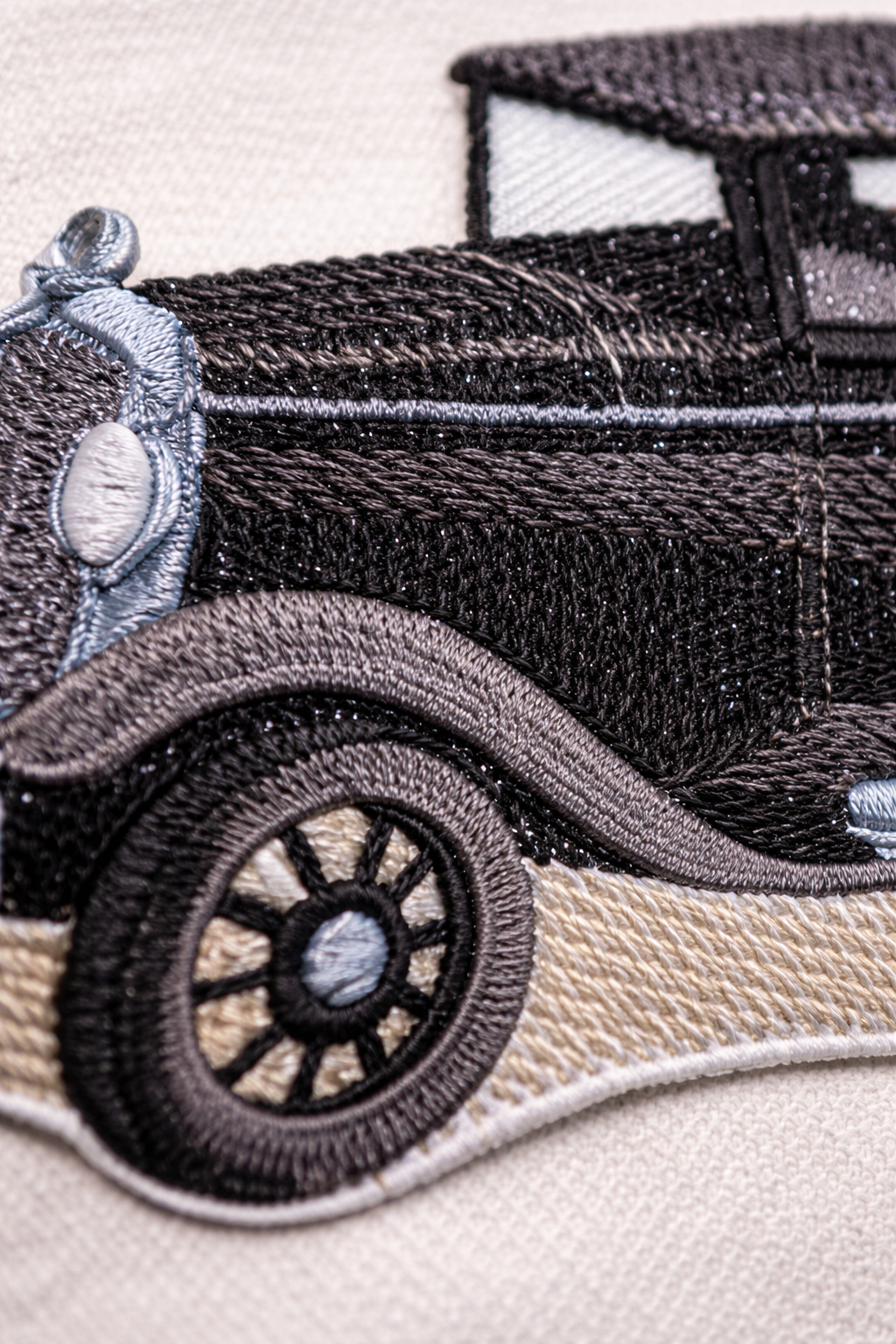 Colección de Camiones Clásicos [Camión Ford Modelo A] [Historia del Automóvil Estadounidense en Bordado] Parche Bordado para Planchar o Coser [6.48" x 3.55"] Hecho en EE. UU.
