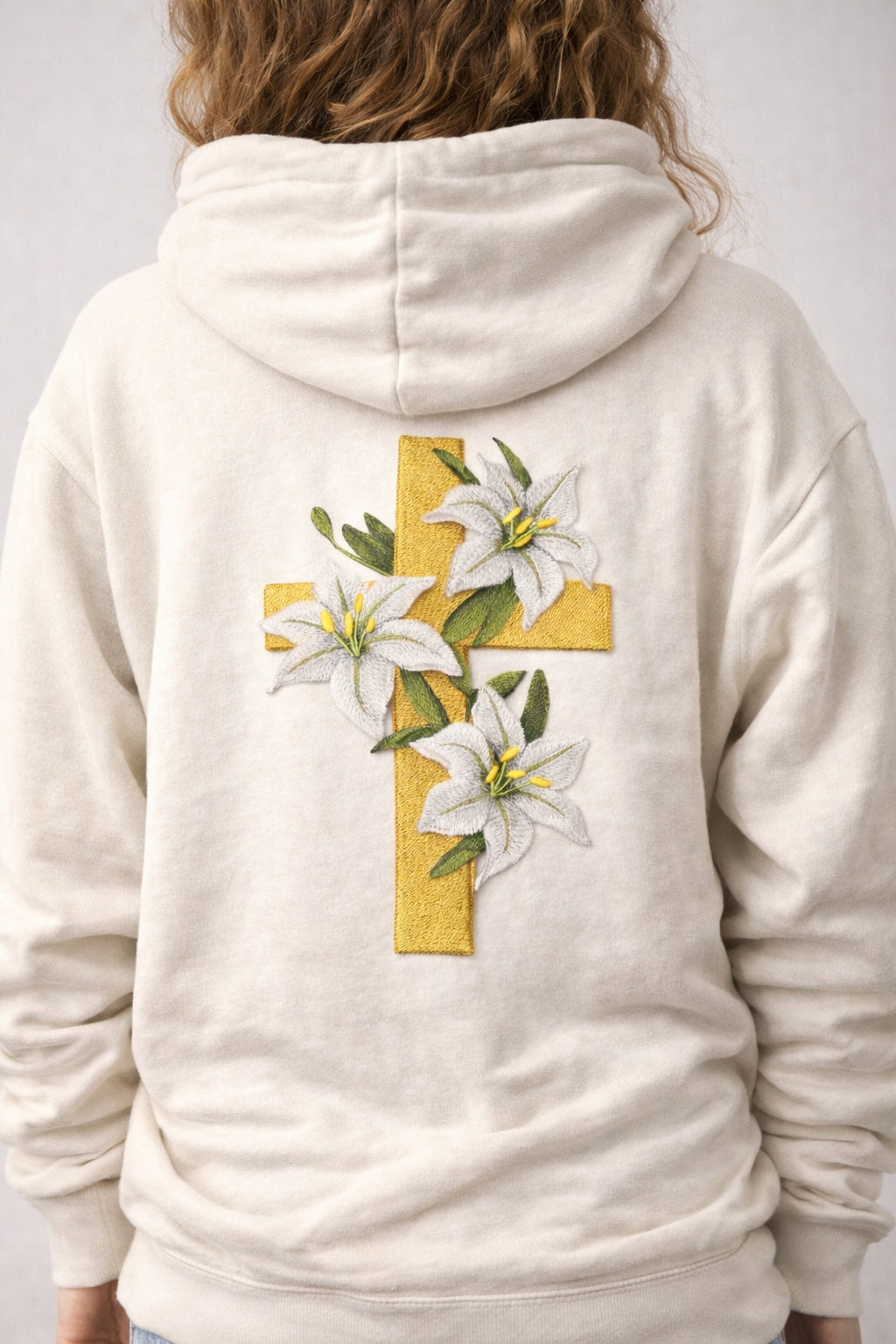 Parche bordado para planchar o coser con elegantes lirios y cruces de Beyond Vision (5" (ancho) x 7,79" (alto))