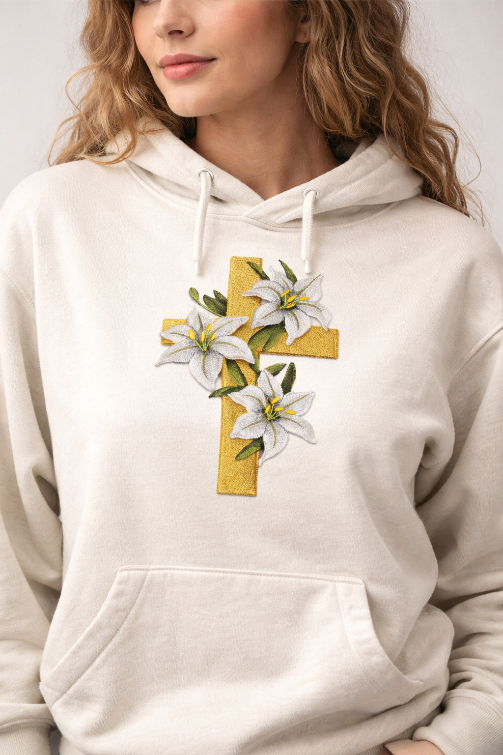 Parche bordado para planchar o coser con elegantes lirios y cruces de Beyond Vision (5" (ancho) x 7,79" (alto))
